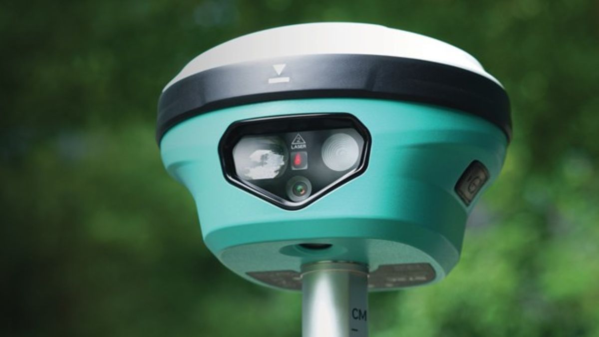 Máy GNSS RTK STEC SDi sở hữu camera kép hỗ trợ hiệu quả công tác bố trí điểm, đo đạc